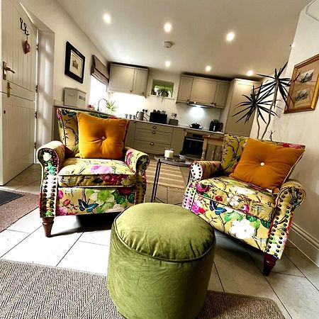 Flower Cottage By Ludlow Castle With Onsite Parking Extérieur photo