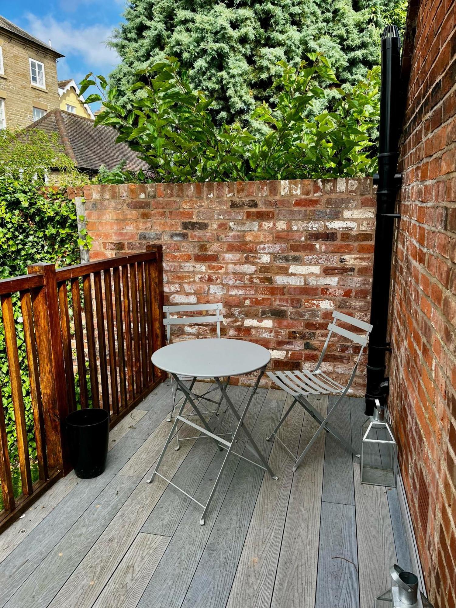 Flower Cottage By Ludlow Castle With Onsite Parking Extérieur photo